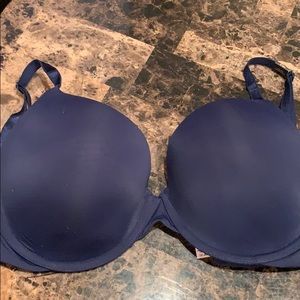 Victoria’s Secret T shirt push up 36D bra. Navy